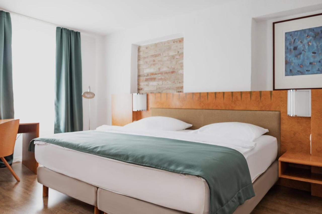 Hotel Cristallo ランツフート エクステリア 写真