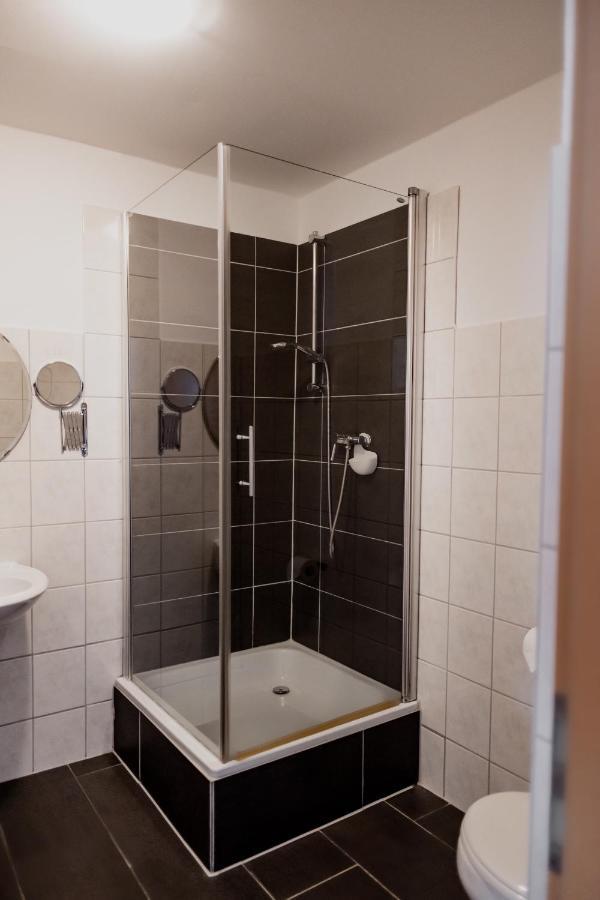 Hotel Cristallo ランツフート エクステリア 写真